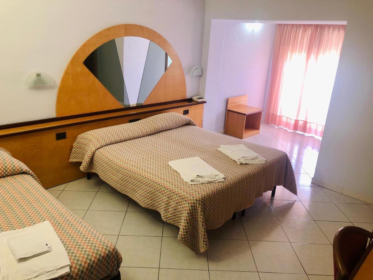 Hotel Solaris Casalbordino Bagian luar foto