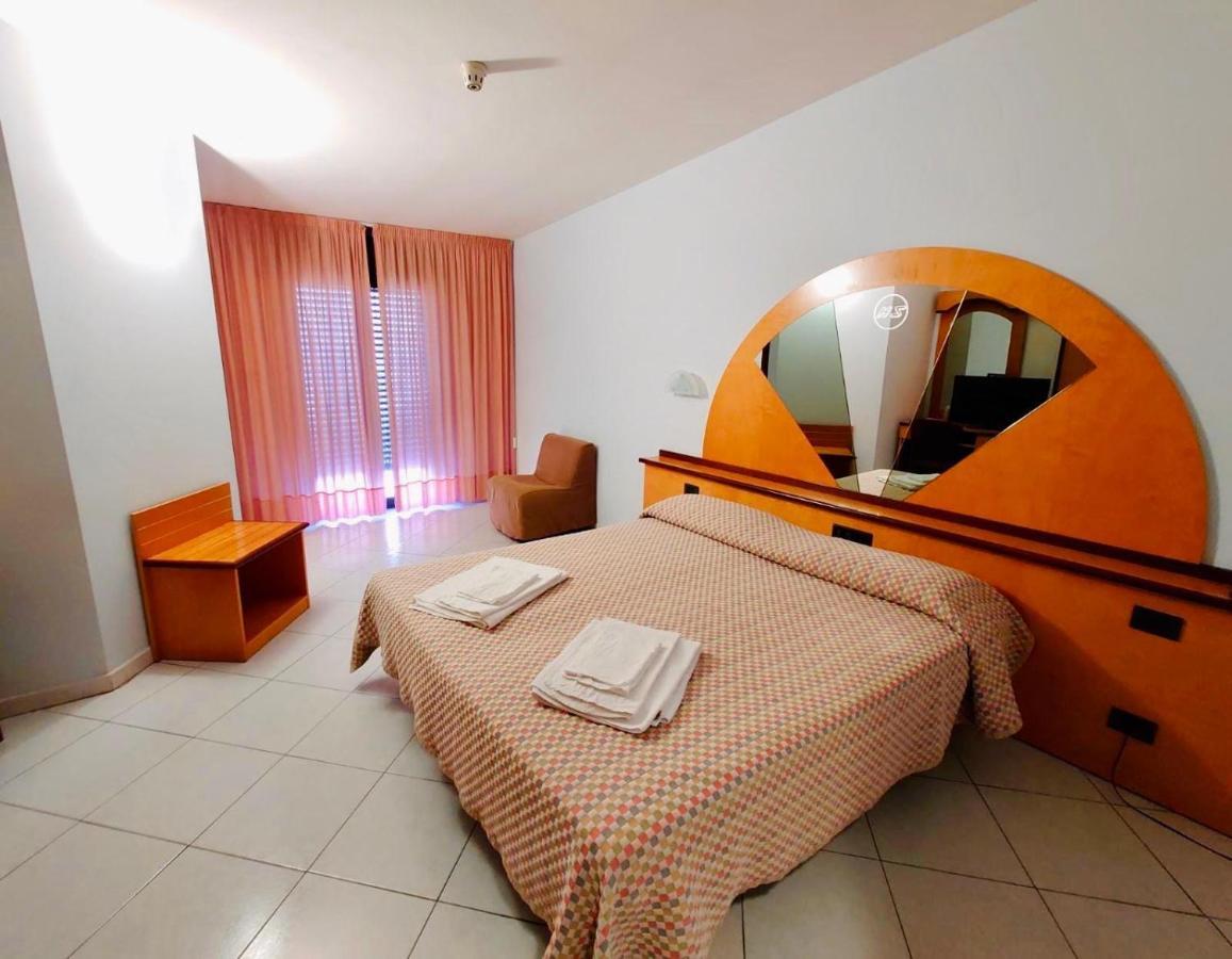 Hotel Solaris Casalbordino Bagian luar foto